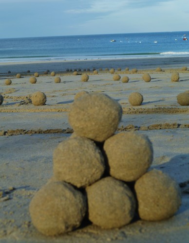 land art,boule de sable,patelgé,perros guirec,rake art,beach art