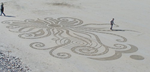 Patelgé, land art, rake art, beach art, dessin sable, art, perros-guirec, trestraou, bretagne, plage, dessins sur le sable, Tout un Léviathan !