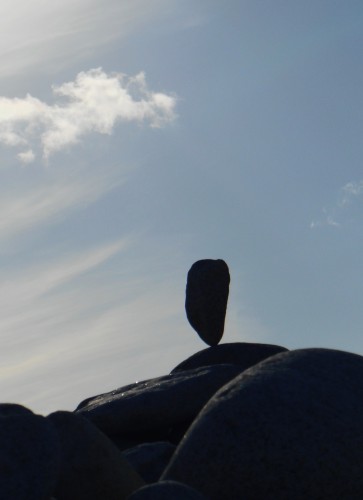 patelge,pierre levée,menhir,rock balancing,perros guirec,landart,land art,art plage,art pierre,equilibre pierre